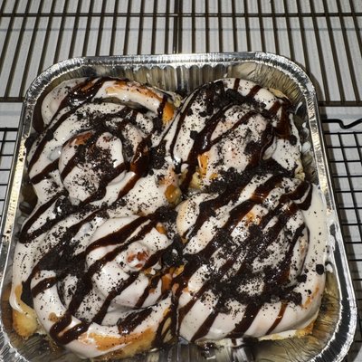 Cookies & Cream Cinnamon Rolls - 4pc