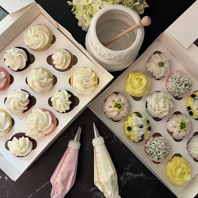 12 Mini Cupcakes 