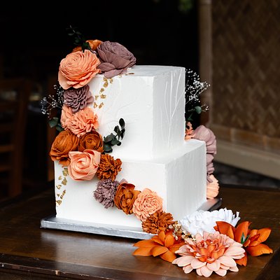 SQUARE TIERED CAKES ​2-Tier Cake 6” & 8” (50-60ppl)