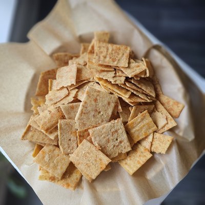 "CHEEZ ITS"