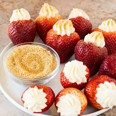 Cheesecake Stuffed Strawberries 