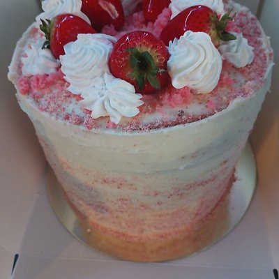 8 Inch 3 Layer Strawberry Shortcake Crunch 