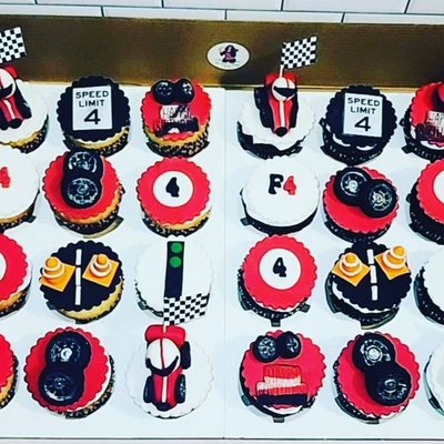 Dozen Fast Fondant Cupcake & Toppers