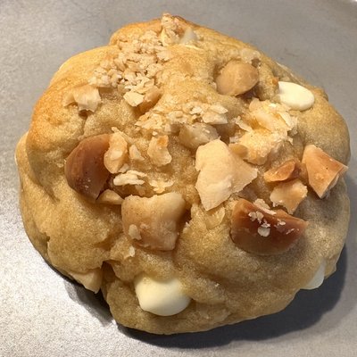 White Chocolate Macadamia Nut Cookie