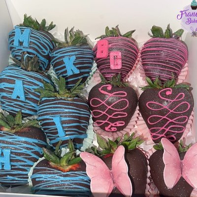 Chocolate Dipped Strawberries (8ct)