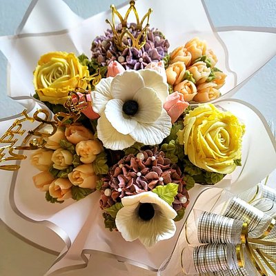 Bouquet of Floral Cupcakes 