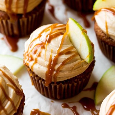 Carmel Apple Pie Cupcakes 