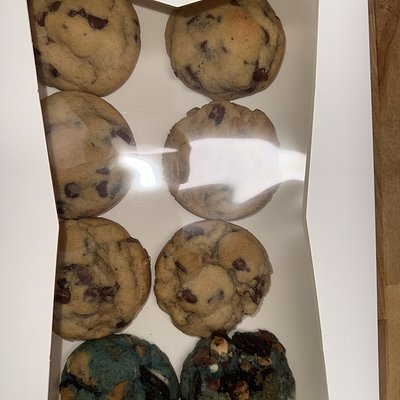 ⭐️Half Dozen Cookies 