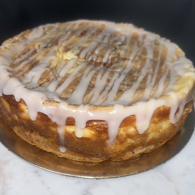 Cinnamon Roll Cheesecake 