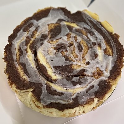 Cinnamon Roll Cheesecake