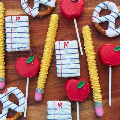 Apple Shaped Cake Pop 