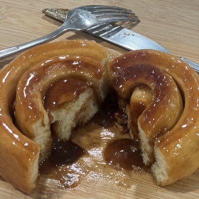 Traditional Caramel Sticky Rolls (4 Pack)