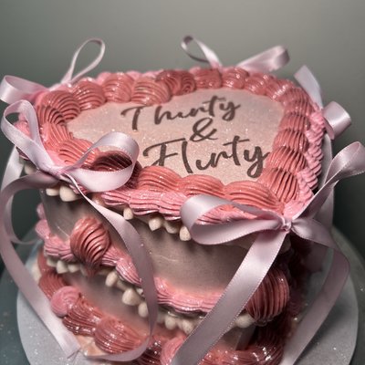 8” Heart Cake 3 Layer (30-35 Servings)