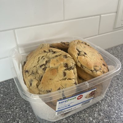 XXL Chocolate Chip Cookie