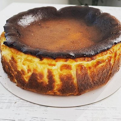 Basque Burnt Cheesecake (Tarta De Queso Estilo La Viña)
