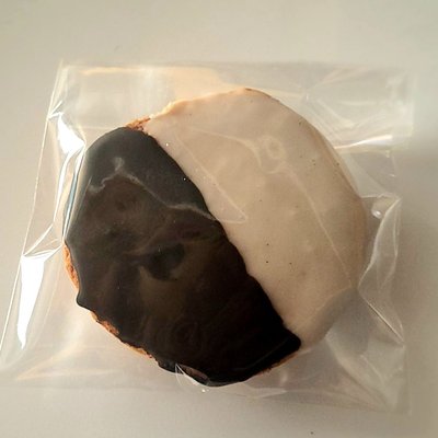 Gloria Ny Style Black & White Cookie 