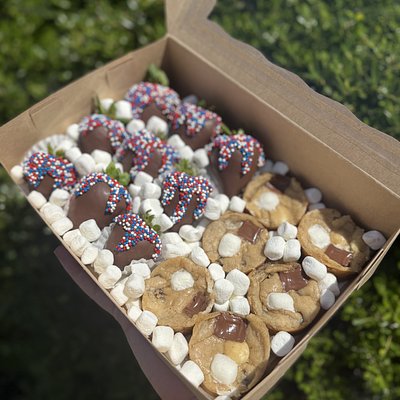 Fourth Of July Berry & Cookie Box