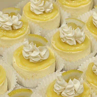 Lemon Cheesecake With Lemon Curd Minis 