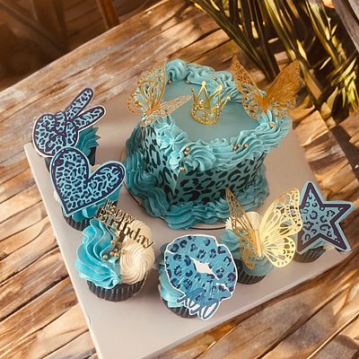 Bento Cake W/ 6 Cupcakes