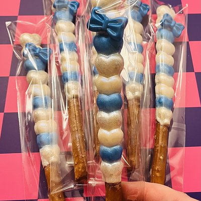 Chocolate Covered Pretzels - 1/2 Dozen (6)
