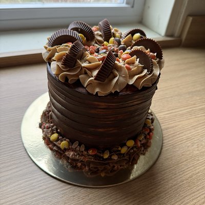 Gourmet Cakes - 8 Inch