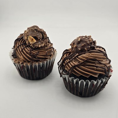  🌙✨️Ferrero Rocher Cupcakes✨️🌙(1 Dozen)
