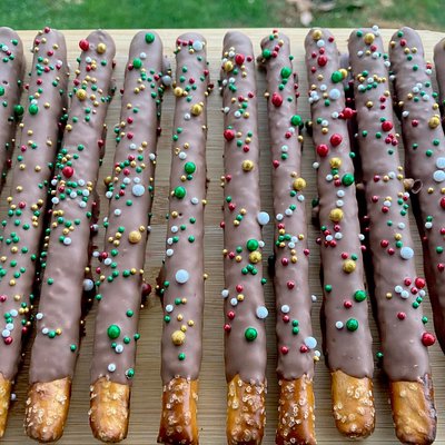 (6)Chocolate Covered Pretzels 