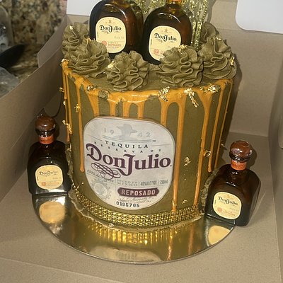 6inch Cake 3 Layer With Personal Champage/alcohol Bottle