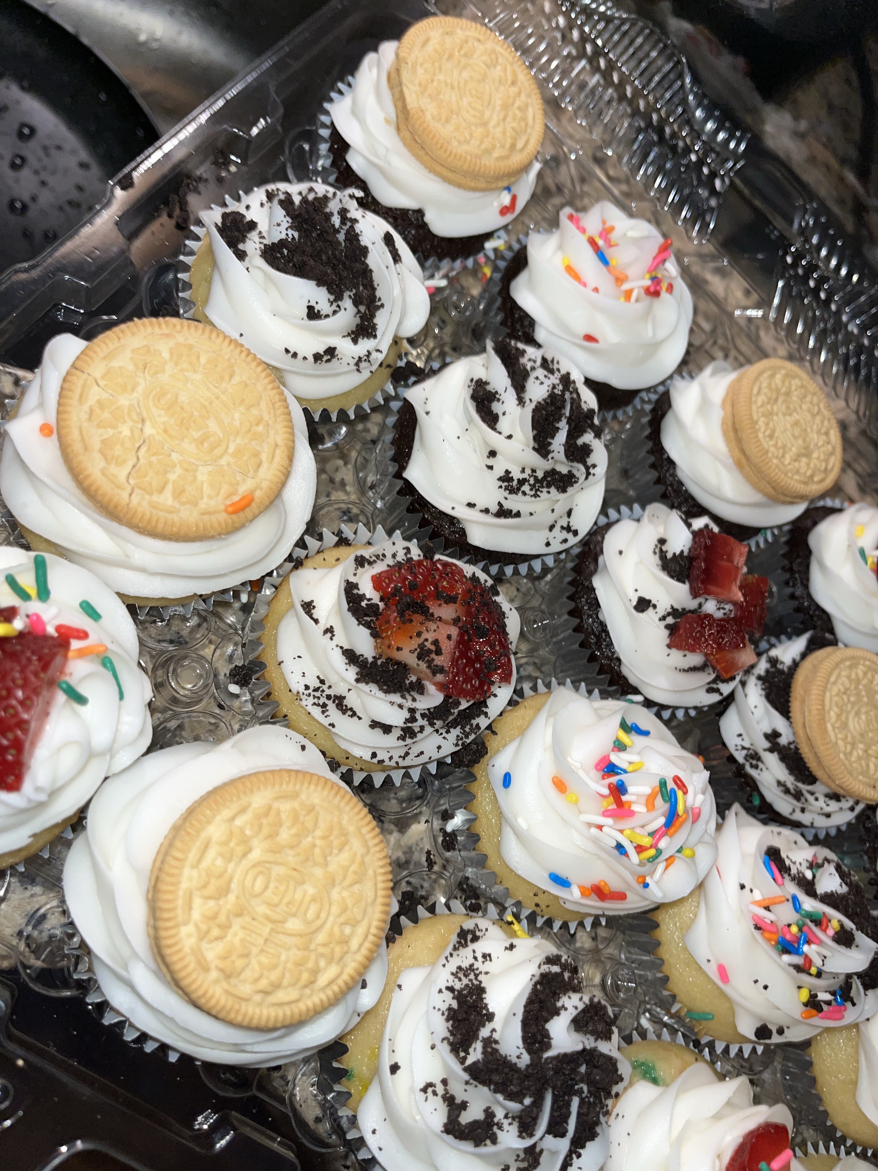 Assorted cupcakes 