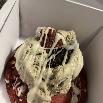 Red Velvet Oreo Cookie🍪