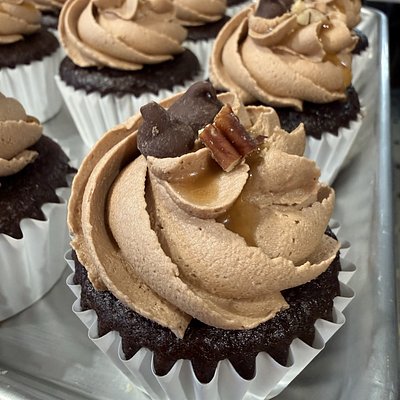 Chocolate Chip Pecan Pie Cupcakes