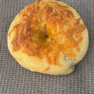 Garlic & Cheese Sourdough Bagels (8 Count)