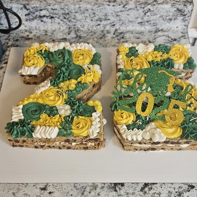10x7" Double Character (Serves 15-24)