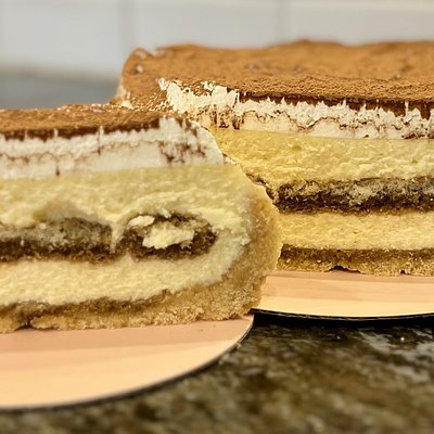 9” Tiramisu Cheesecake (Serves 12-20)