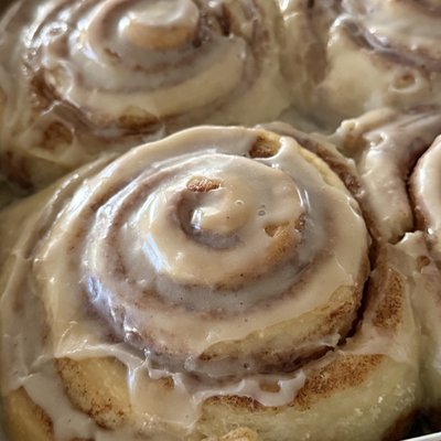 Aulani Cinnamon Roll Drop 🌺