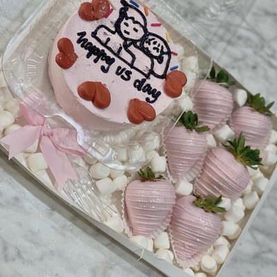 Bento Cake & 6 Strawberries Box Set 