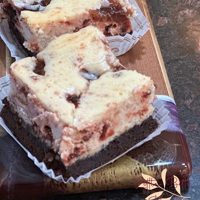 Strawberry Cheesecake Brownies              1 Dozen 