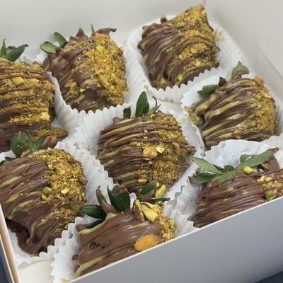 Dubai Chocolate Covered Strawberries (8) 