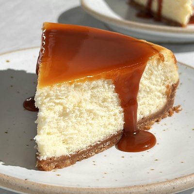 9” Classic cheesecake with caramel topping