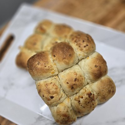 Italian Herb & Cheese Sourdough Dinner Rolls 