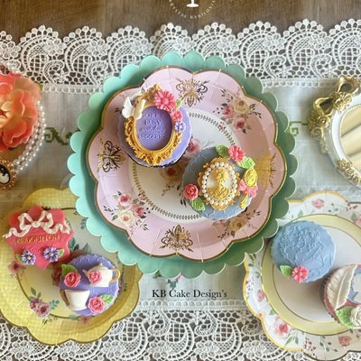 Bridgerton Cupcakes DELUXE Gift Box (half Dozen)