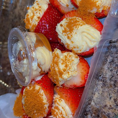 Stuffed cheesecake strawberries 