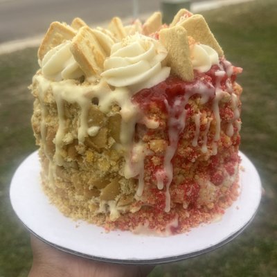 Banana Pudding & Strawberry Crunch Cake