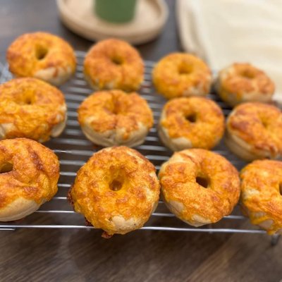 4 Count - Cheddar Bagel