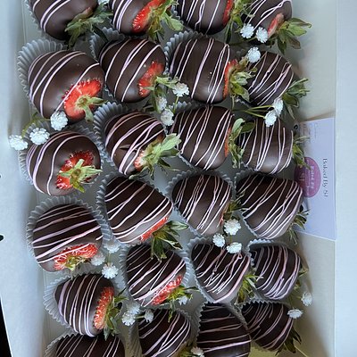 Chocolate Covered Strawberries (1 Dozen)