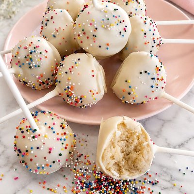 Cake Pops (1 Dozen)