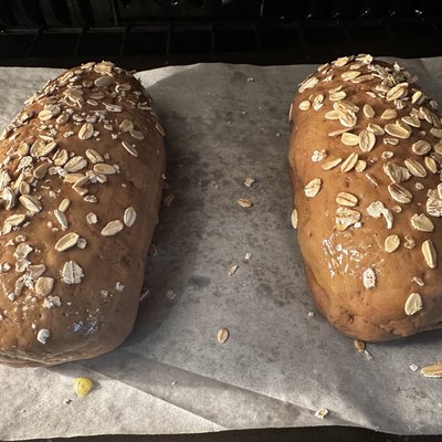 2 “Cheesecake Factory” Copycat Bread
