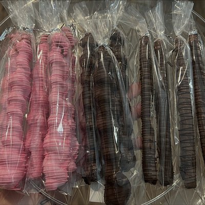 Caramel Chocolate Covered Pretzels/ Plain