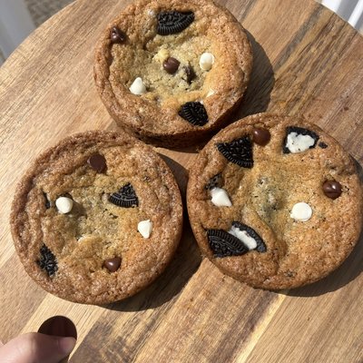 Cookie and Cream Cookie- single