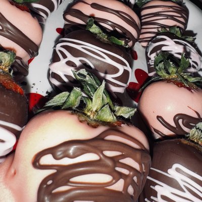 Chocolate Covered Strawberries (A Dozen)